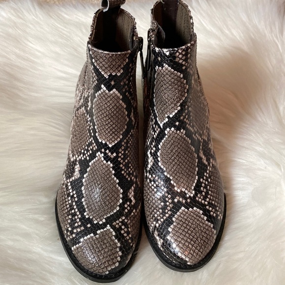 Blondo Waterproof by Snake Print Bootie Size 6 - Picture 1 of 6